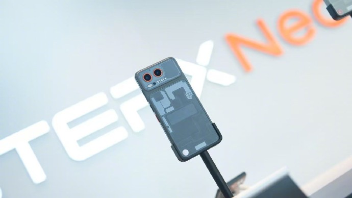 阶跃终端发布AI原生手机STEPX Neo 智能体接管系统操作
